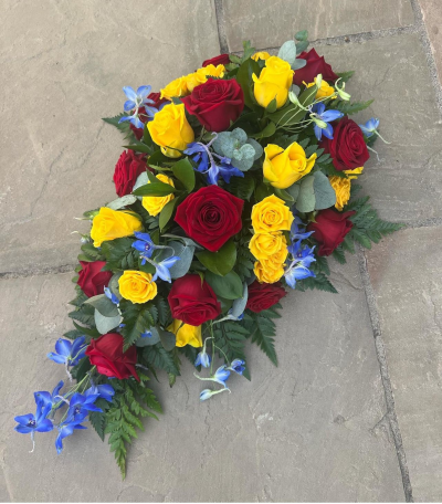 Single Ended Spray SYM-307 - This single ended spray is made using a selection of mixed colour flowers, specifically chosen by our florists. Same day delivery may not be possible on this design – please contact us to discuss your requirements.