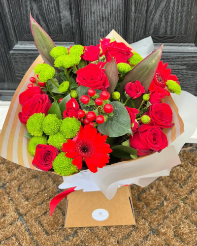 Smooch - 6 red roses and 6 red carnations with choice filler and foliage in a hand-tied or arrangement  in Oasis and presented in a gift bag or box.